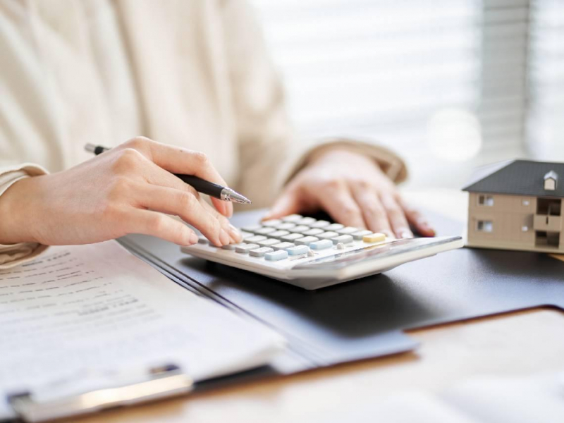 45歲單親媽誤把儲蓄險當投資，老手教3招「翻轉財務人生」...每月2萬閒錢，打造4萬被動收入這樣做